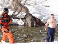 Горная речка на дне ущелья